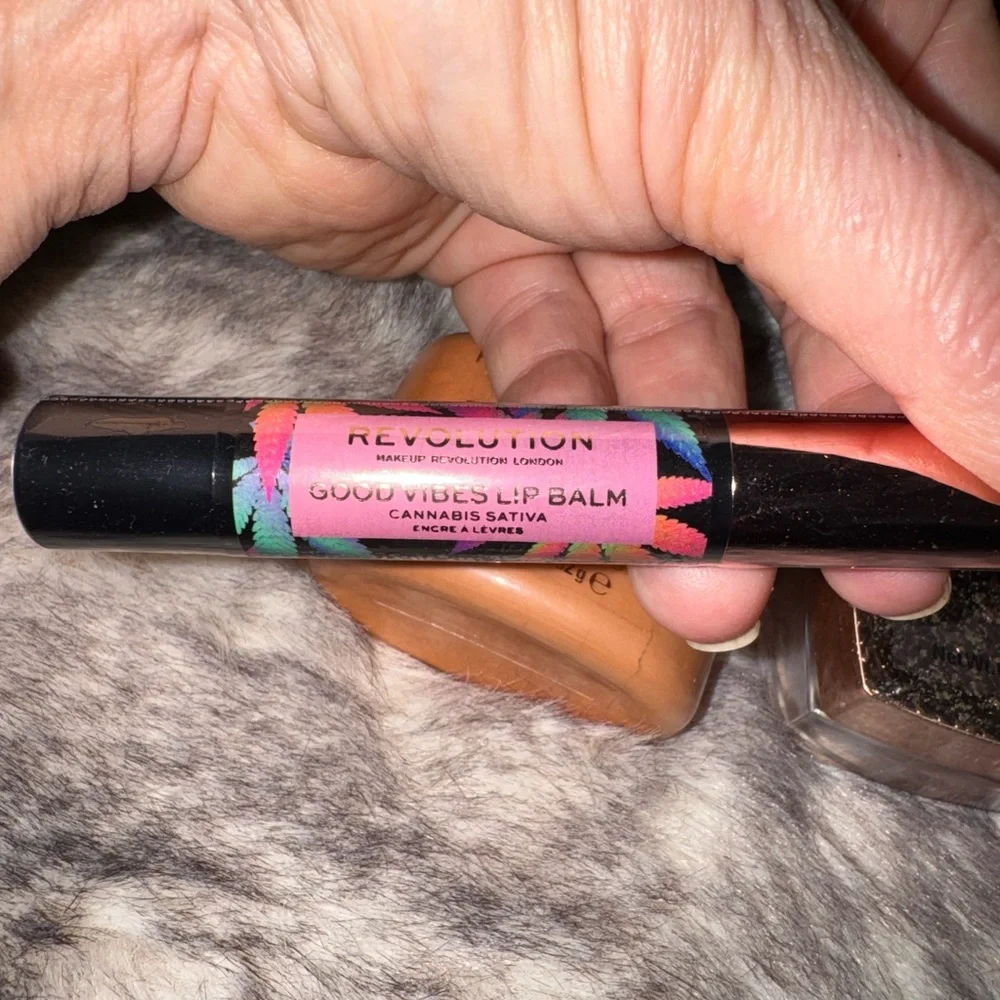 Revolution Makeup Set - Picture 3 of 4